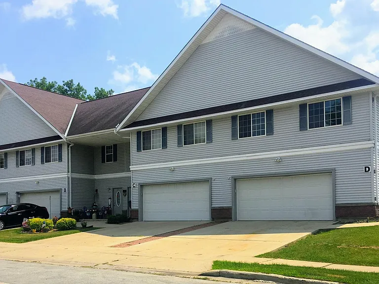 411 Darlene Dr — Photo 2
