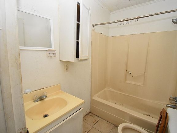 5th image of 1909 Avenue C