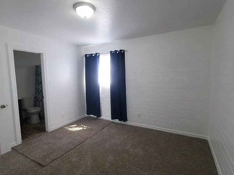 1938 E Adams St #6 — Photo 10