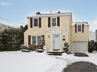 136 Cambridge Ave, Garden City, NY 11530