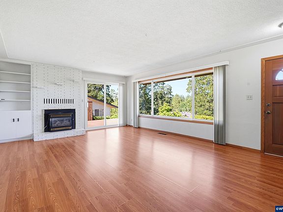 2nd image of 429 Stoneway Dr NW