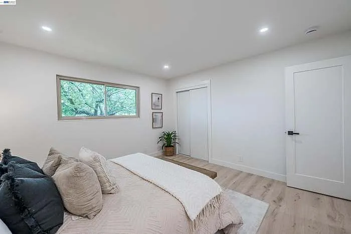 3743 Sanford St — Photo 22