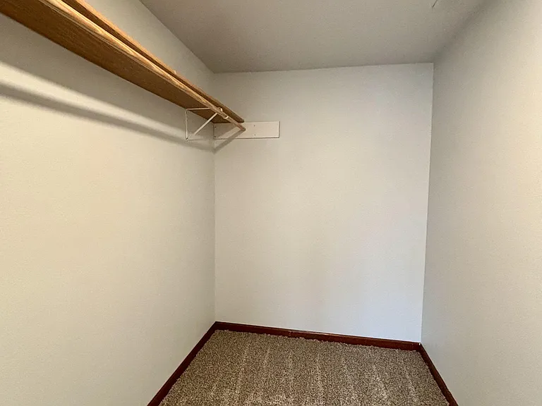 118 Rhodes St — Photo 2