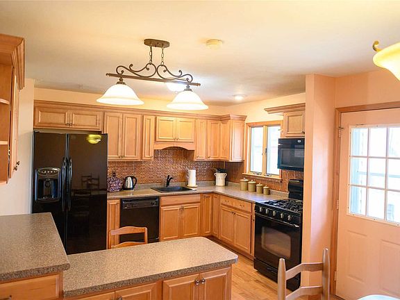 5th image of 38 Robin Hill Pl