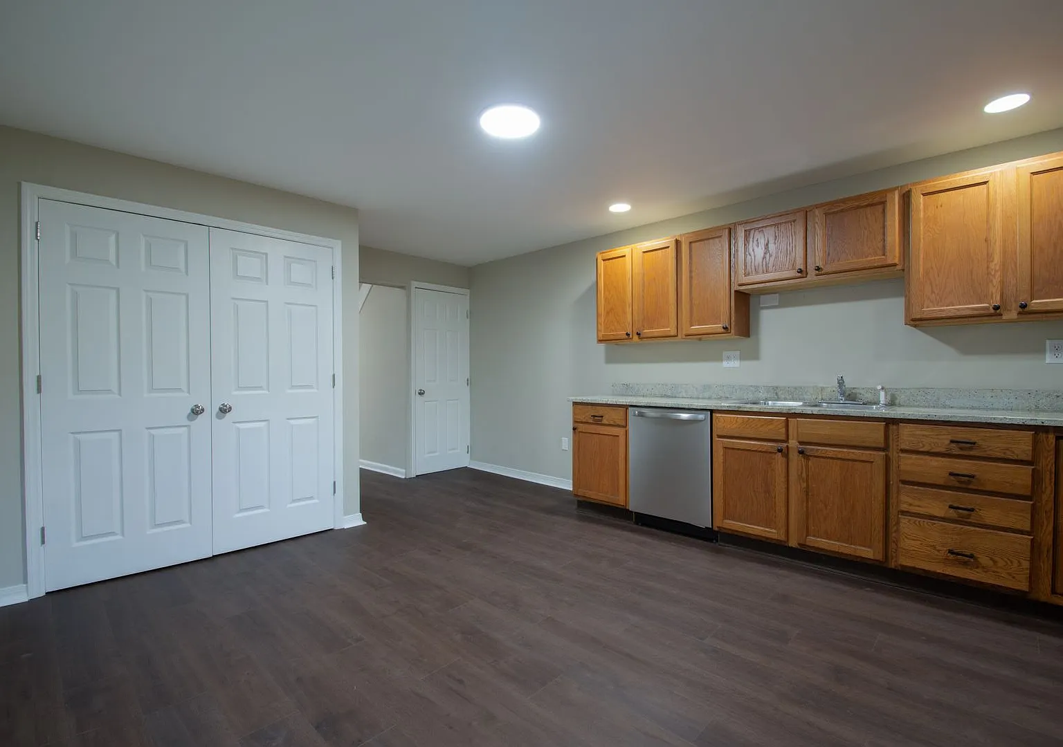 Newly Renovated 3 Bedroom 1.5 Bathroom Slatington Twin — Photo 3