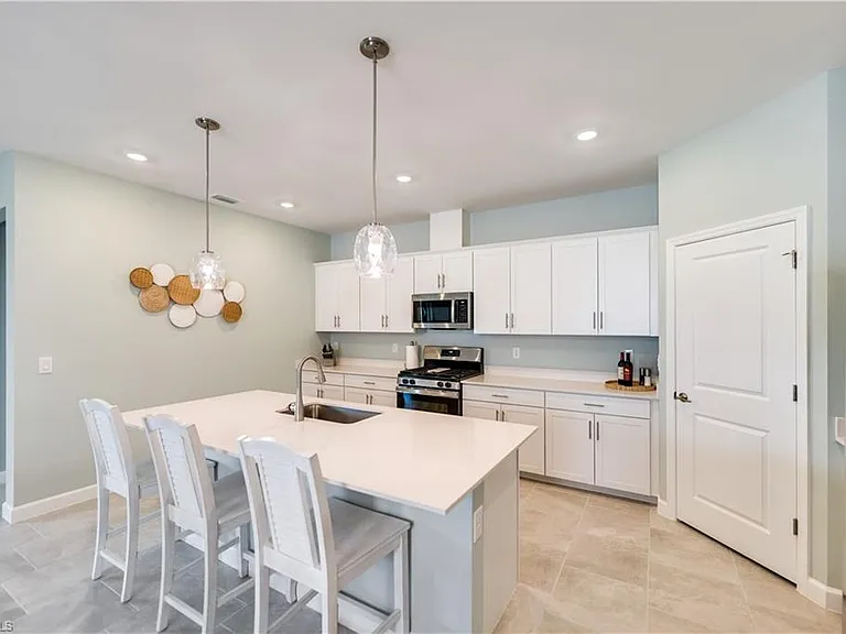 18546 Ives Dr — Photo 10