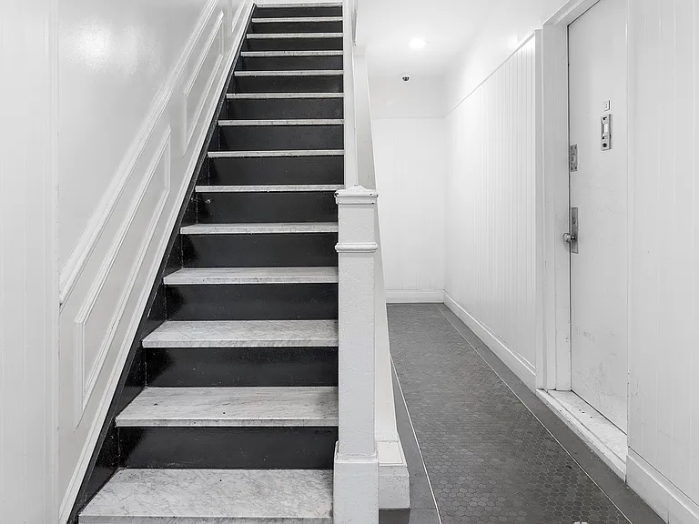329 E 10th St #7 — Photo 13