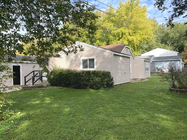 104 Sunnyside Rd, Lakemoor, IL 60051