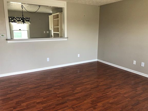 3rd image of 3686 Niagara Dr