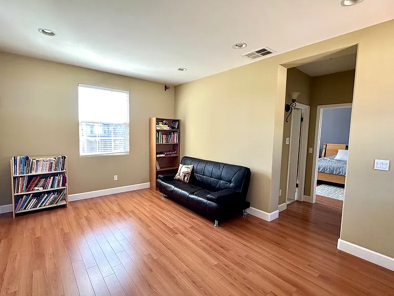 1221 Blue Spur Cir — Photo 4