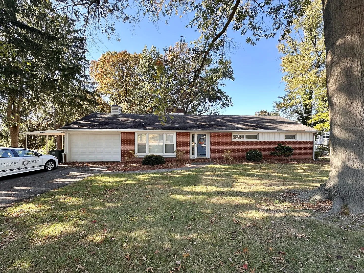 3 Bedroom Single Family Home in York! — Photo 2