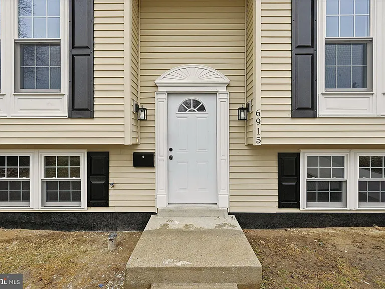 6915 Adel St — Photo 3