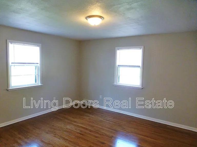 3701 Lewis Ave — Photo 10
