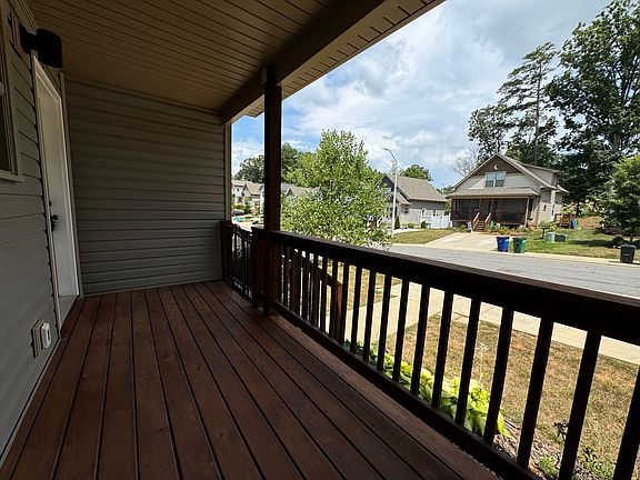 2nd image of 6 Yarrow Meadow Rd