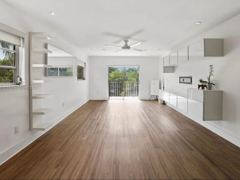 860 Euclid Ave #208 — Photo 2
