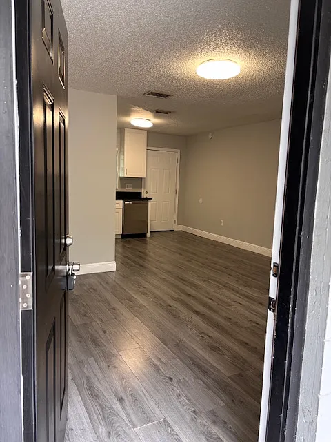 1607 E Kirby St — Photo 2