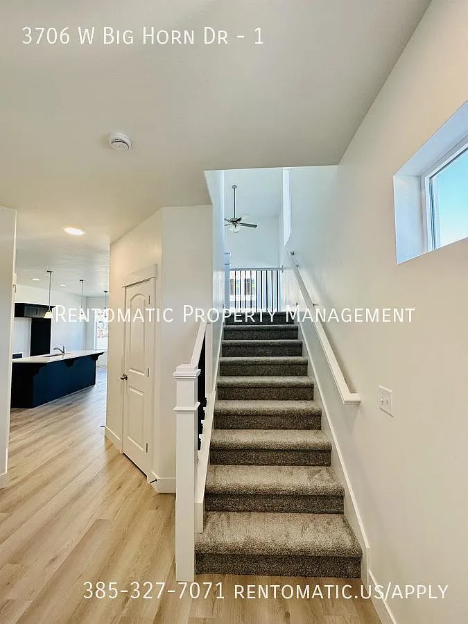 3 bed, 2.5 bath, 2332 sqft, $2,394 — Photo 4