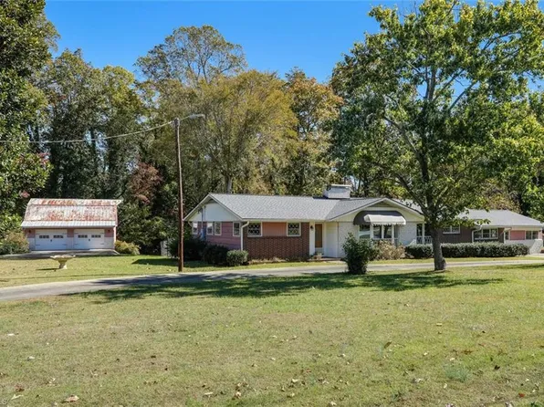 4009 Groometown Rd, Greensboro, NC 27407