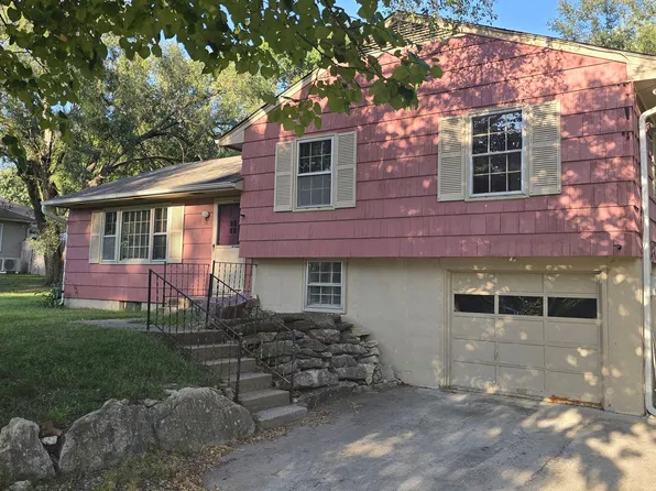 803 S Prospect St, Kearney, MO 64060