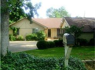 2115 Castle Oaks Dr, Arlington, TX 76012