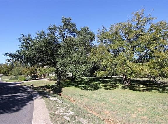3rd image of 703 Pecan Crossing Dr