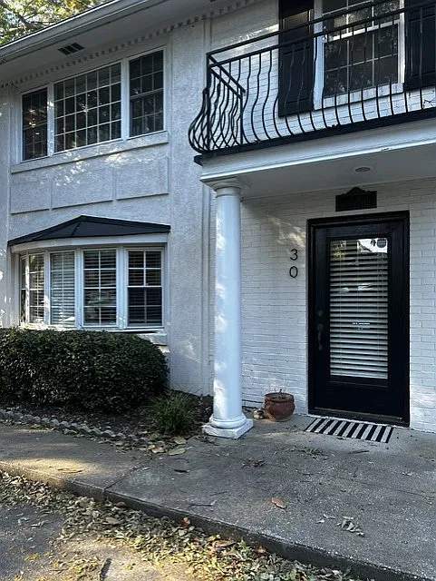 2 bed, 840 sqft, $3,150 — Photo 1