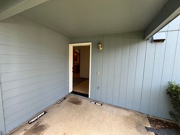 3rd image of 4904 NE 118th Ct