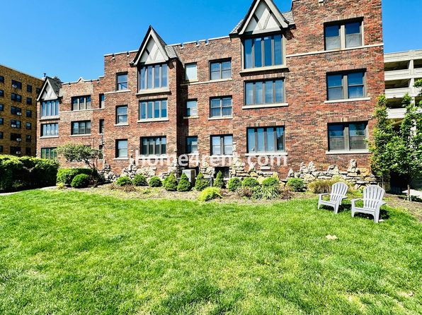 700 W 48th St #304
