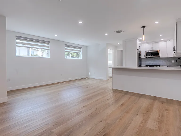 904 N Gardner St #8 — Photo 2