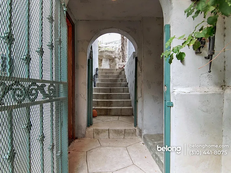8527 Wonderland Ave — Photo 8