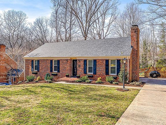 3rd image of 2235 Surrey Pl Lot 10