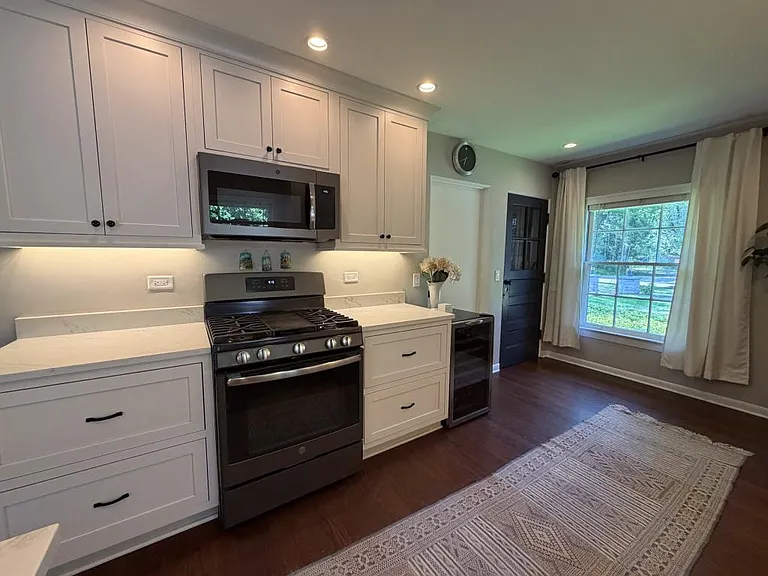 337 E Blodgett Ave — Photo 6