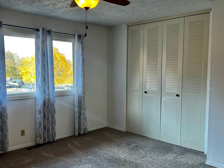 5044 Southwood Cir — Photo 14
