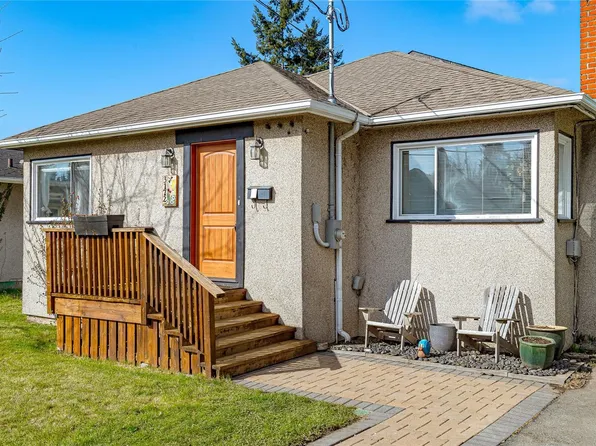 3172 Wascana St, Saanich, BC V9A 1W3