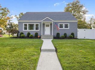 39 Beechwood Ter, Matawan, NJ 07747