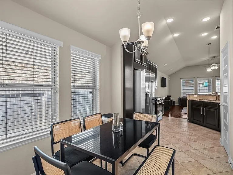 4808 Ladona Ct — Photo 10