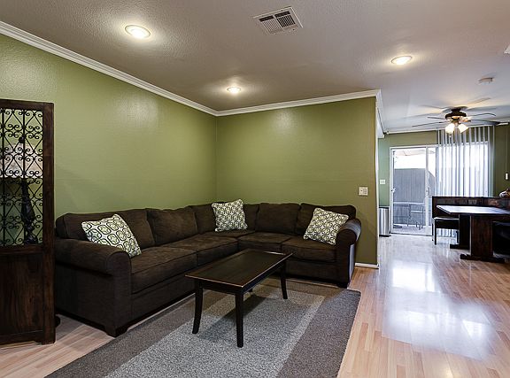 3rd image of 1025 Holly Ave