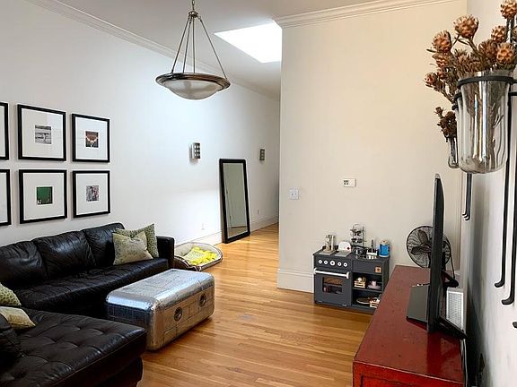 2nd image of 2845 Clay St #2