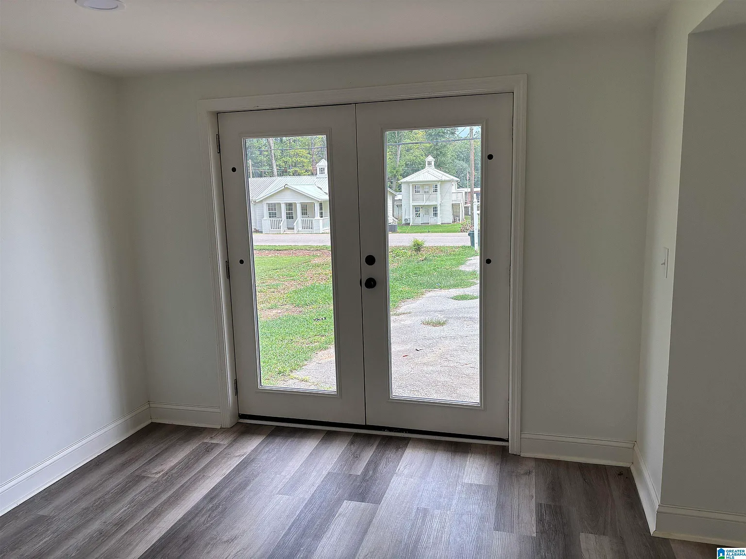2 bed, 1.5 bath, 1100 sqft, $1,150 — Photo 1
