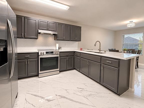 4th image of 2604 La Parra Ln