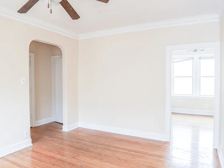 3944 W Roscoe St #2B — Photo 7