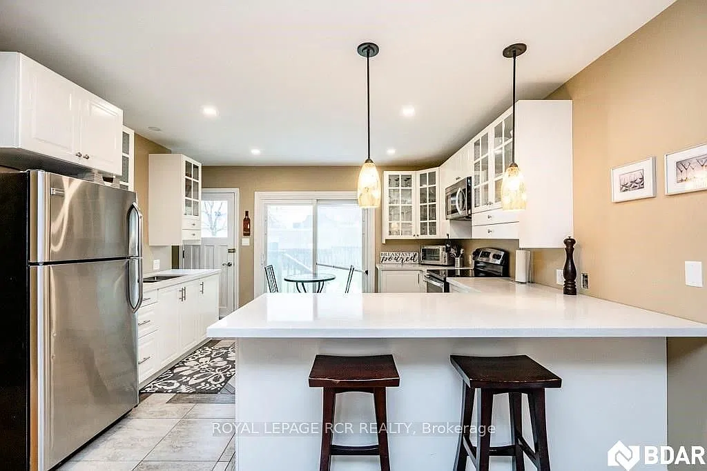 3 bed, $2,600 — Photo 2
