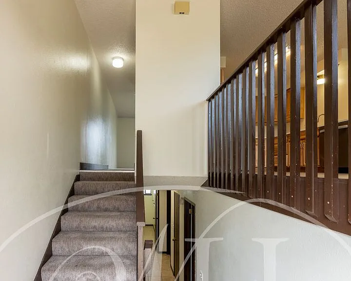 721 SE 4th St — Photo 3