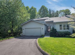 5 Boxwood Cir #5, Avon, CT 06001