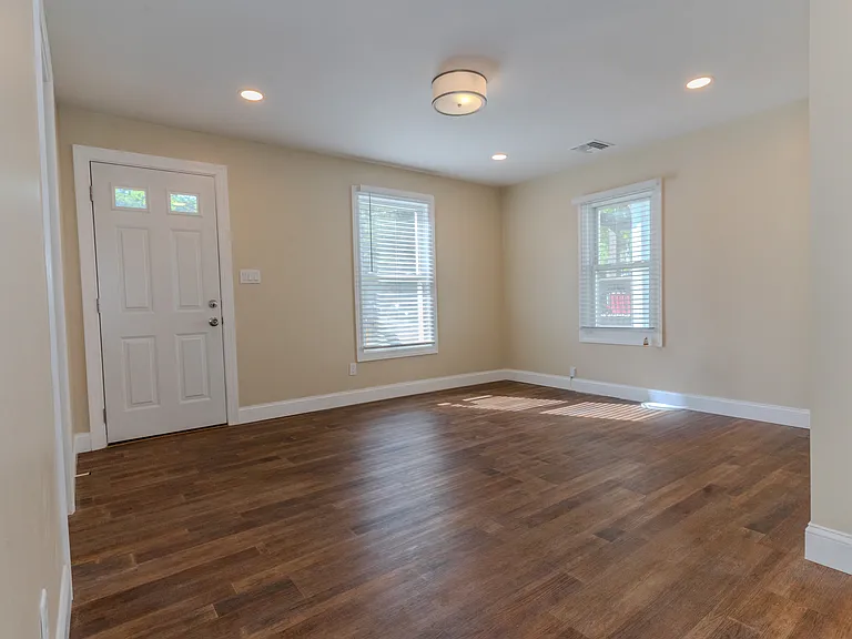 315 Broad Dr SW — Photo 2