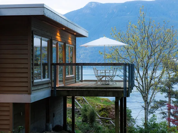 234 David Rd, Bowen Island, BC V0N 1G1