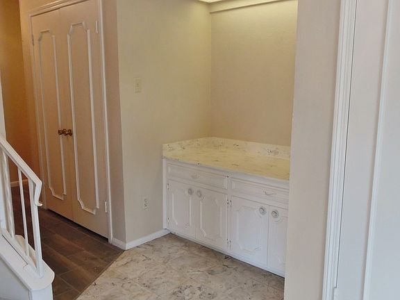 4th image of 3104 Overton Park Dr W