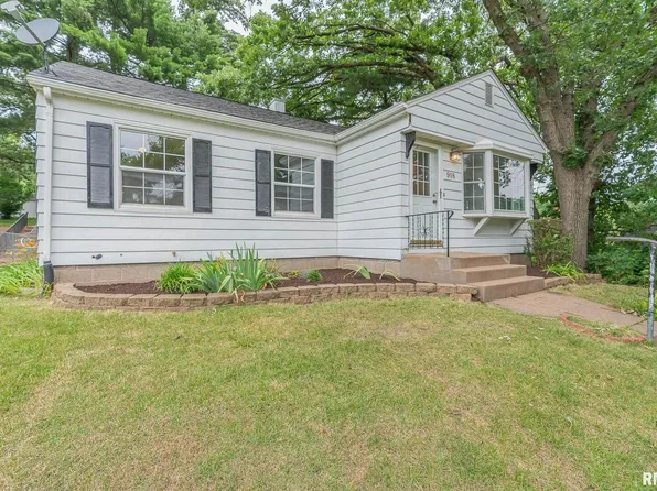 918 W Rusholme St, Davenport, IA 52804