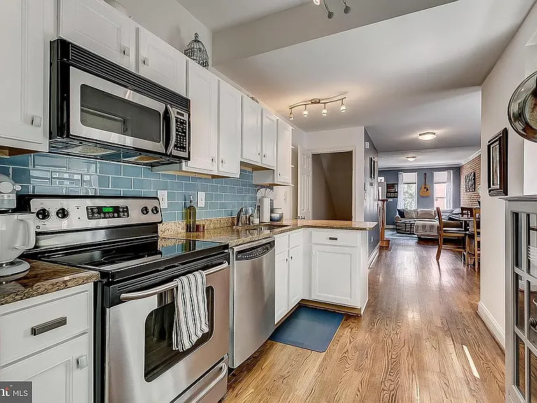 1636 S Hanover St — Photo 24