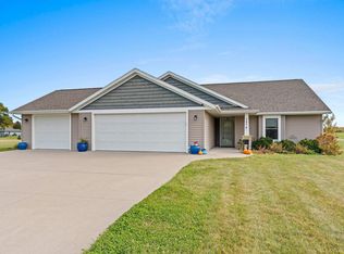 3974 Georgetown Dr, Omro, WI 54963